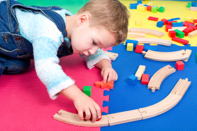 niño jugando